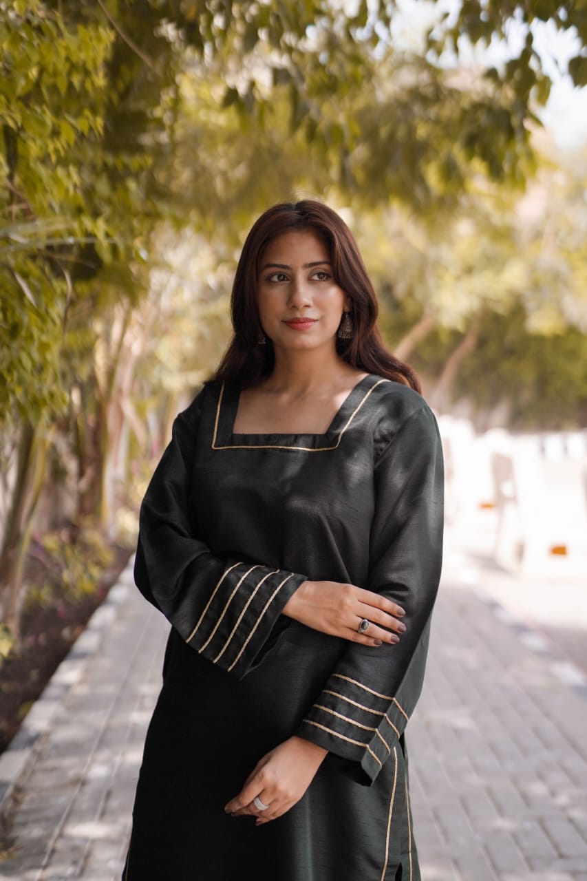 Ayaameer Royal Green – Stitched 2-Piece