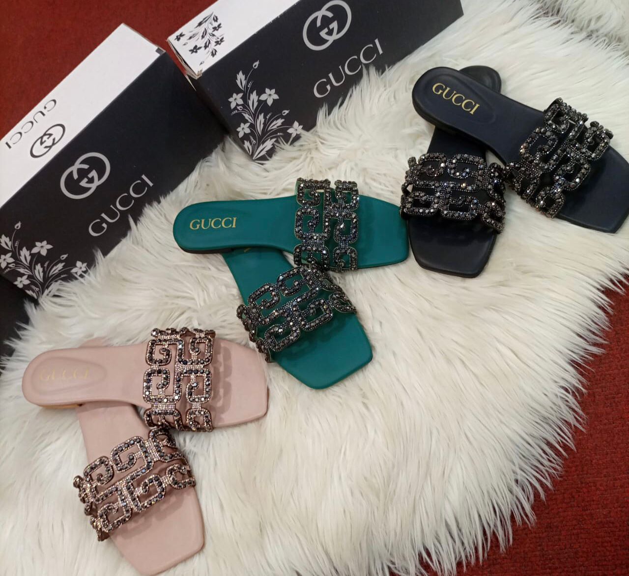 GUCCI Supreme Quality Fancy Flat Sleeper With Brand Box