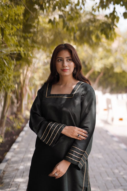 Ayaameer Royal Green – Stitched 2-Piece