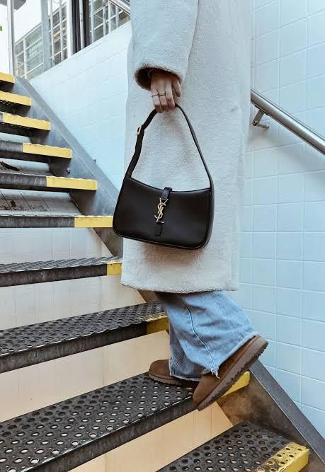 SAINT LAURENT Le 5 à 7 hobo shoulder bag