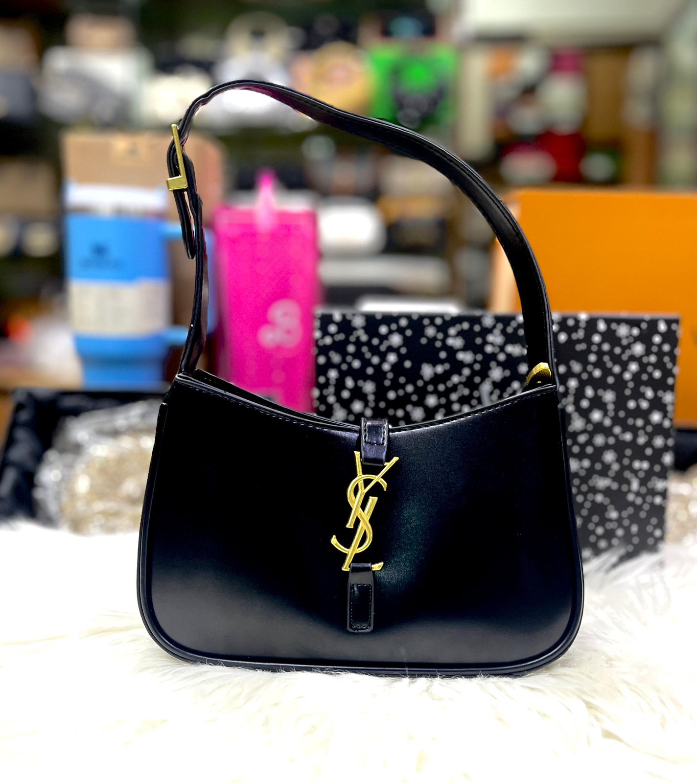 SAINT LAURENT Le 5 à 7 hobo shoulder bag