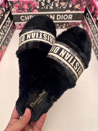 FLUFFY SLIPPER 🤩