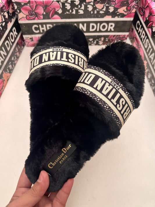 FLUFFY SLIPPER 🤩