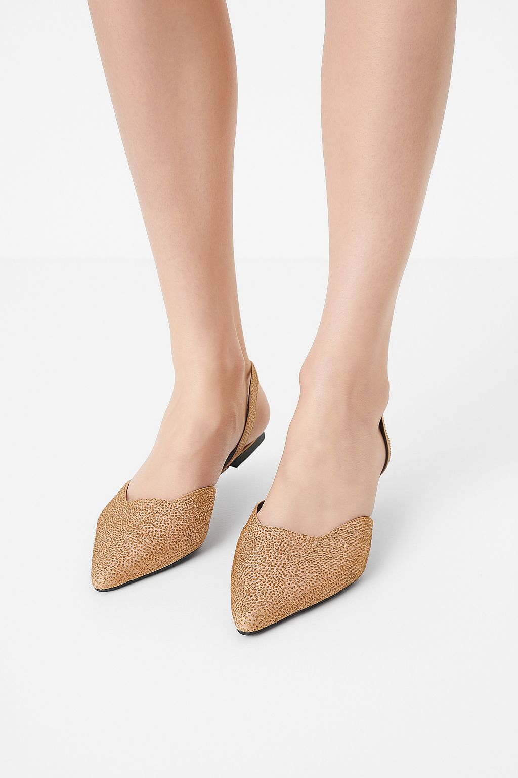 Z STONE FLAT PUMPS💫